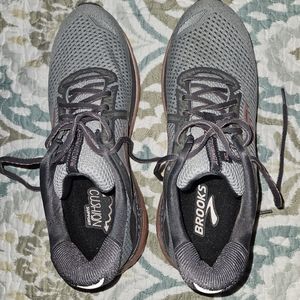 Brooks womens 11 running shoes